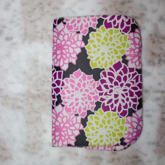 MacBeth‎ Collection Neoprene Reversible Laptop Case - Picture 2 of 8